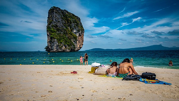 Domestic tourism schemes ‘to generate Bt70bn from Bt22.4bn budget’, Food & Hotel Thailand